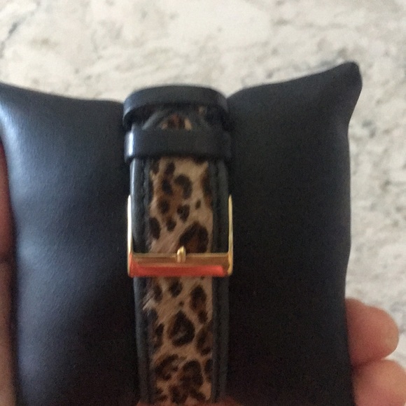 Women’s Guess Watch - Picture 4 of 6